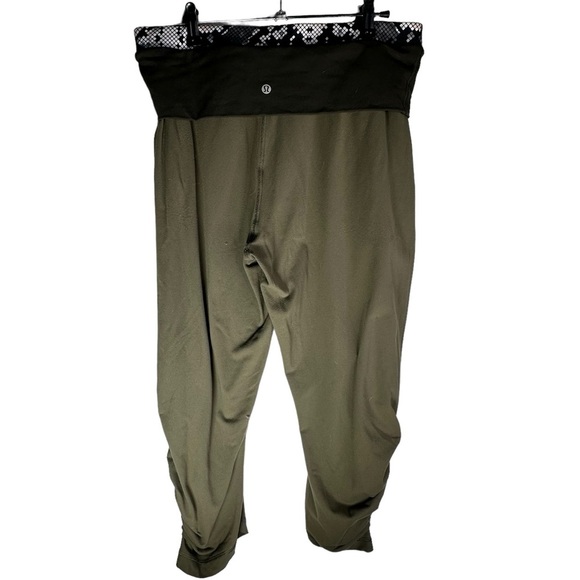 Lululemon Sunset Salutation Cropped leggings loose fit ruched, pockets , Sz 12 - Picture 3 of 10